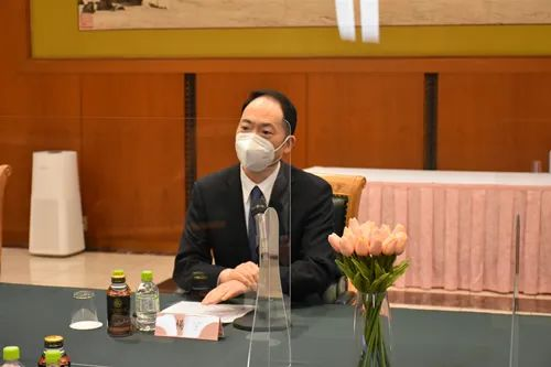 中国驻日代办杨宇日本有人将乌克兰问题与台湾问题相提并论毫无道理