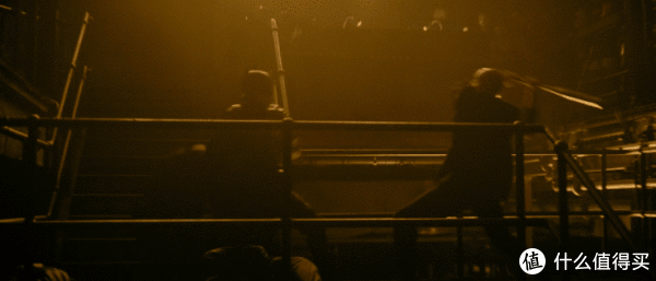 《新蝙蝠侠》：变黑的不仅是猫女和局长，还有蝙蝠侠的“芯”休闲区蓝鸢梦想 - Www.slyday.coM