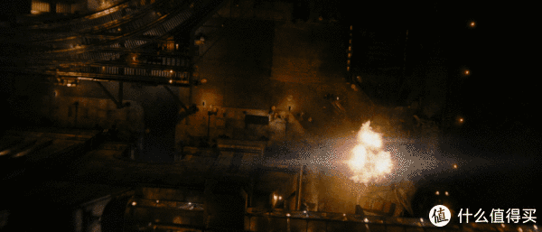 《新蝙蝠侠》：变黑的不仅是猫女和局长，还有蝙蝠侠的“芯”休闲区蓝鸢梦想 - Www.slyday.coM