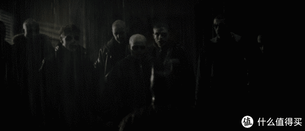 《新蝙蝠侠》：变黑的不仅是猫女和局长，还有蝙蝠侠的“芯”休闲区蓝鸢梦想 - Www.slyday.coM