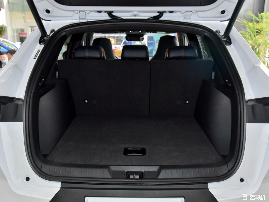 好看实用还不贵小哥带你一起看比亚迪宋plus新能源