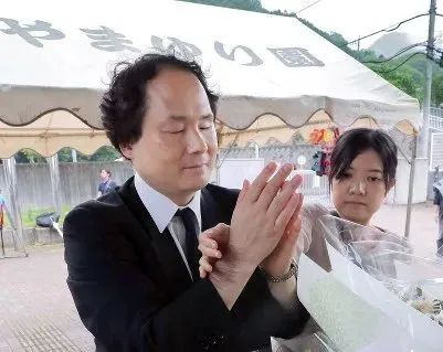 9岁双目失明18岁双耳失聪日本男子绝境逆袭成东大教授只因3个女人