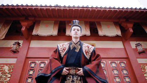 全网都在刷叉腰太师的梗.