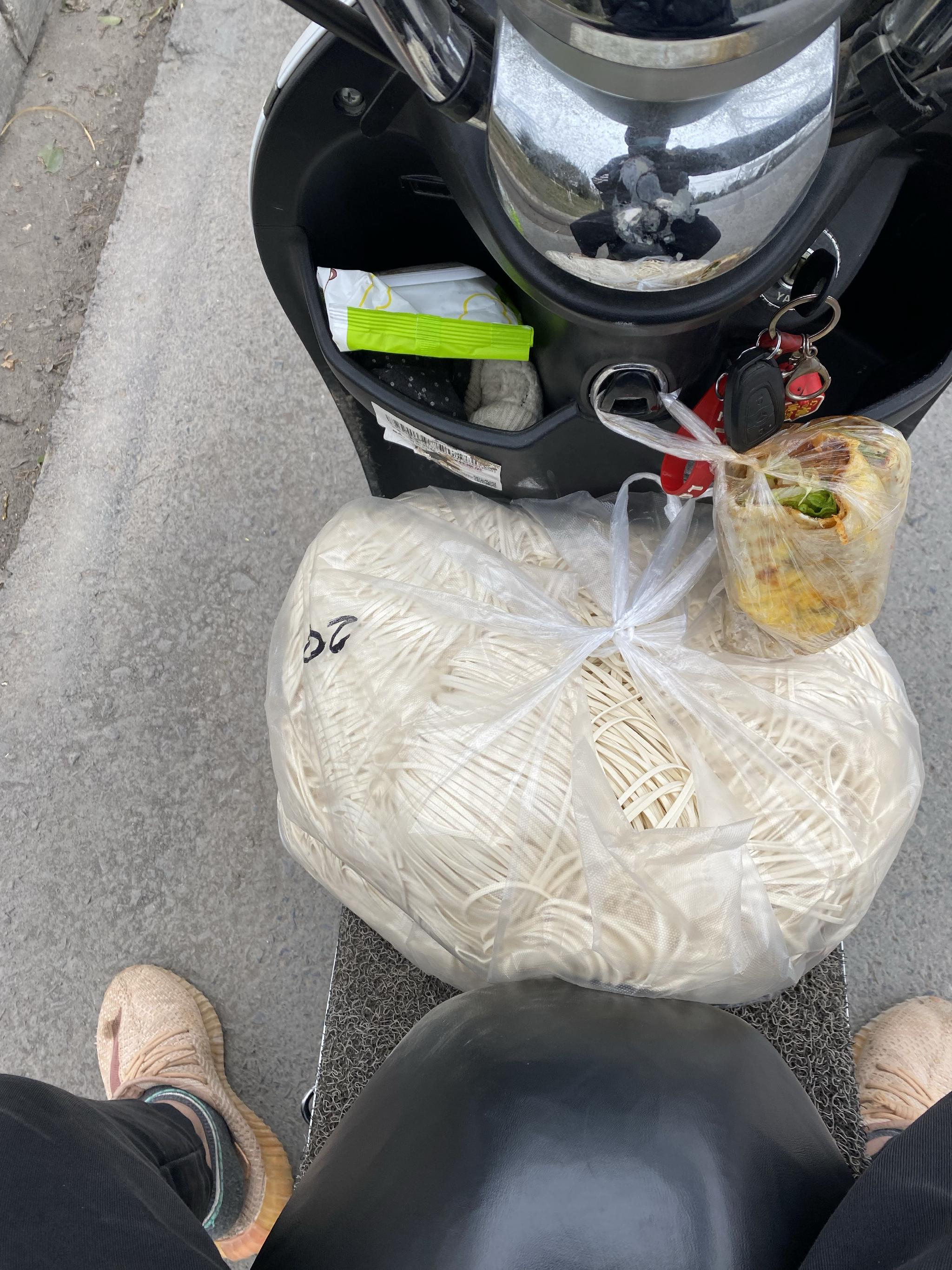 小伙为疫情滞留司机免费做饭：让他们吃上热乎饭，能管一顿是一顿休闲区蓝鸢梦想 - Www.slyday.coM