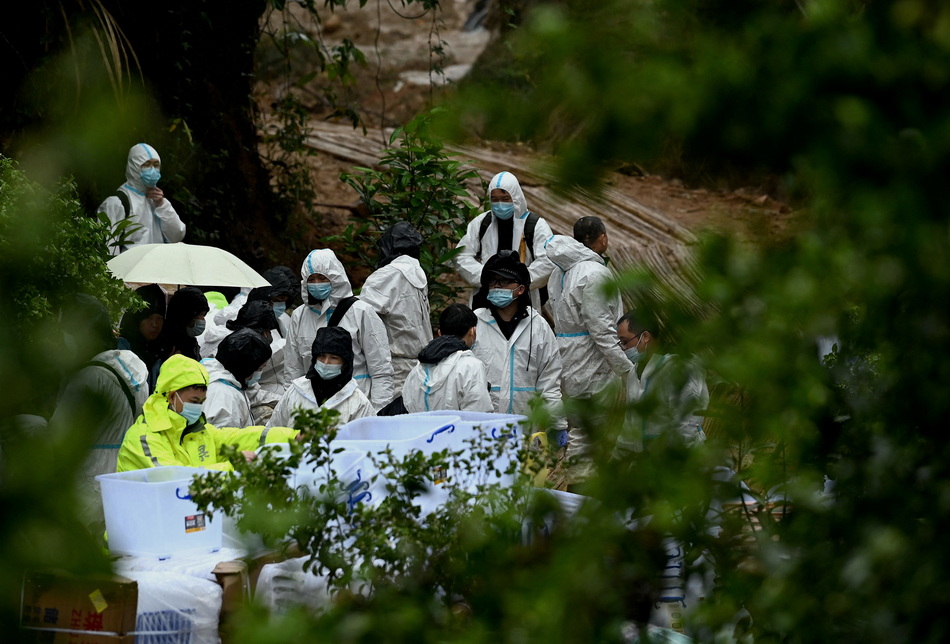 直击搜救第四日：发现遇难者遗物21件，飞机残骸183份休闲区蓝鸢梦想 - Www.slyday.coM