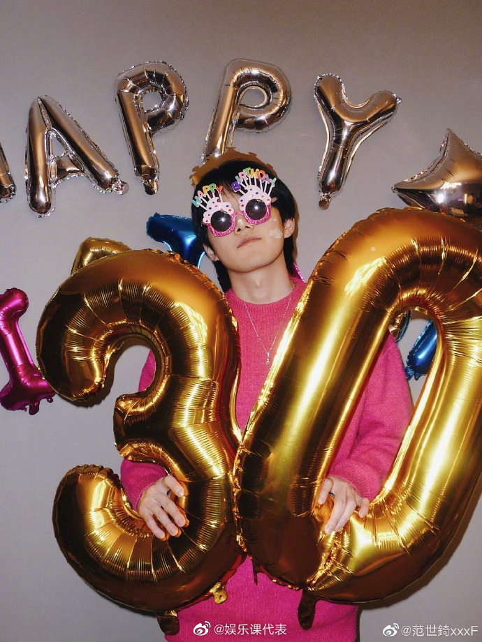 23日凌晨范世錡xxxf晒30岁庆生照牛啊牛啊精彩绝伦魅力无限的30岁