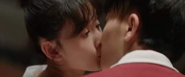 看完宋祖儿黄子韬的吻戏，才知道宋祖儿的嘴有多小，真樱桃小口休闲区蓝鸢梦想 - Www.slyday.coM