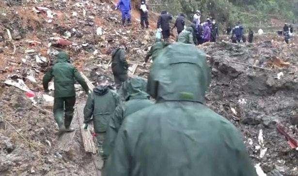 MU5735搜救现场 家属喊接你回家 他和哥嫂姐夫一家四口回不来了休闲区蓝鸢梦想 - Www.slyday.coM