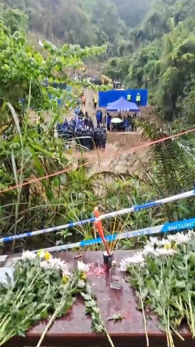 MU5735搜救现场 家属喊接你回家 他和哥嫂姐夫一家四口回不来了休闲区蓝鸢梦想 - Www.slyday.coM