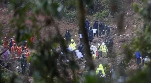 MU5735搜救现场 家属喊接你回家 他和哥嫂姐夫一家四口回不来了休闲区蓝鸢梦想 - Www.slyday.coM