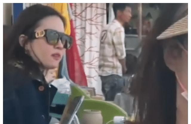 偶遇34岁刘亦菲,路边吃饭接地气!生图毫无ps,被赞气质出众休闲区蓝鸢梦想 - Www.slyday.coM 偶遇34岁刘亦菲,路边吃饭接地气!生图毫无ps,被赞气质出众休闲区蓝鸢梦想 - Www.slyday.coM