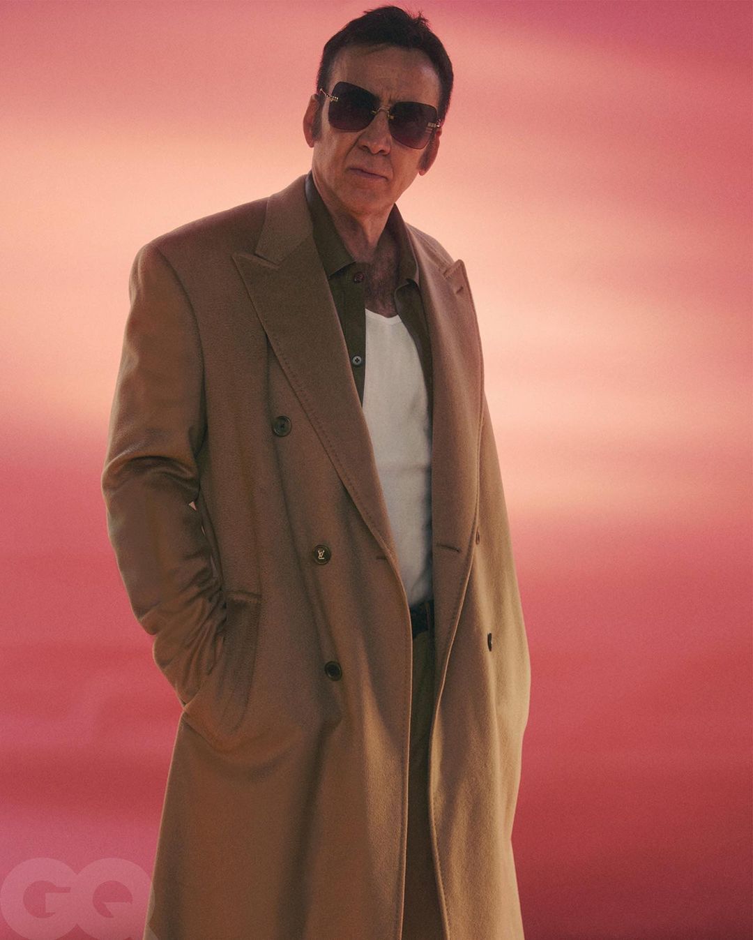 好久不见的演员尼古拉斯凯奇担任gq四月刊封面人物