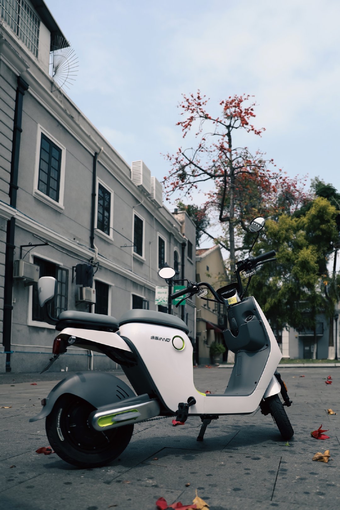 温柔的春天来啦一起去闲逛吧绿源智能电动车inno7