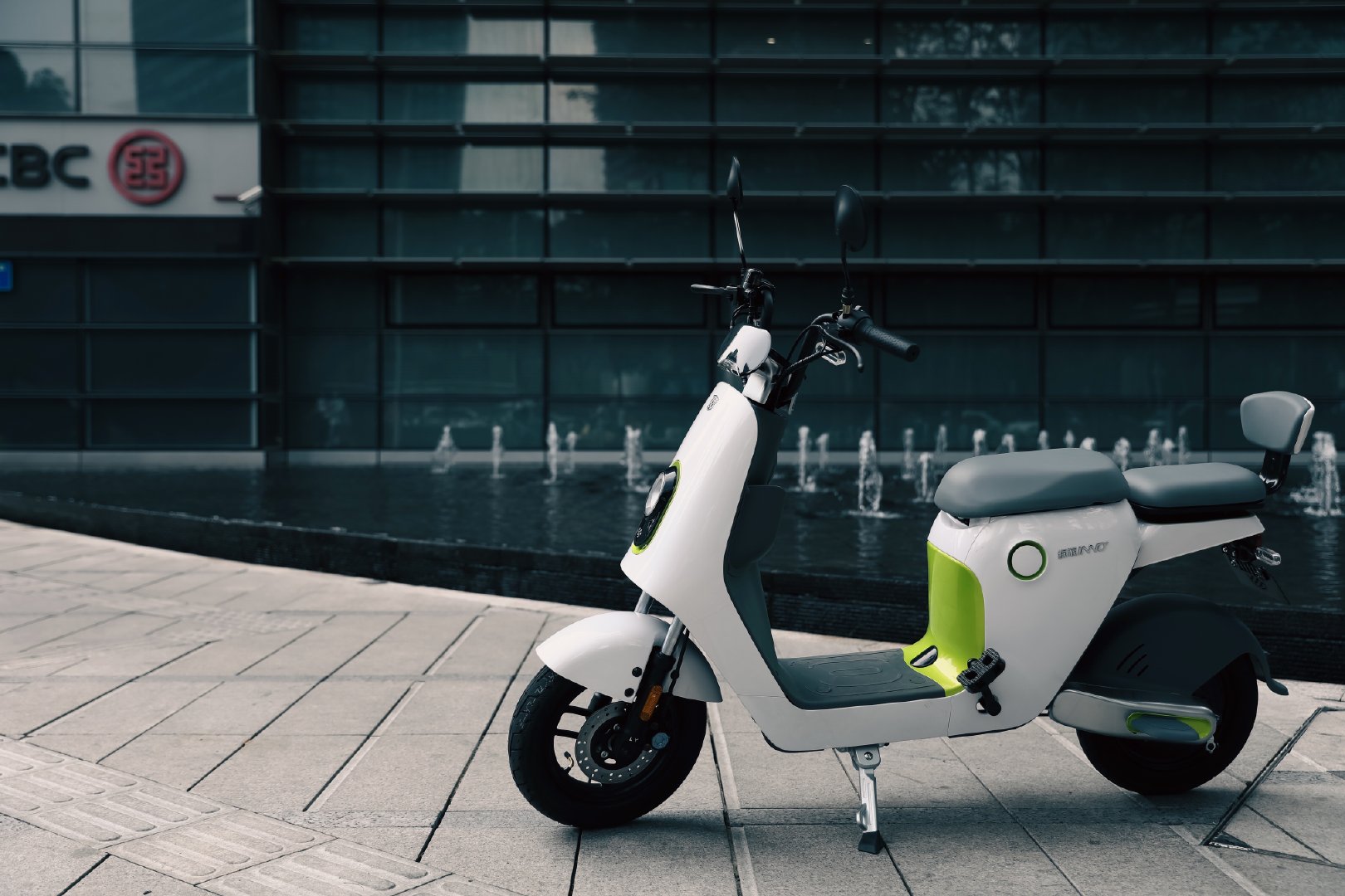 温柔的春天来啦一起去闲逛吧绿源智能电动车inno7