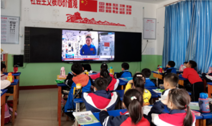 校园动态|包头市昆区包钢十小组织学生观看“天宫课堂”第二课休闲区蓝鸢梦想 - Www.slyday.coM 校园动态|包头市昆区包钢十小组织学生观看“天宫课堂”第二课休闲区蓝鸢梦想 - Www.slyday.coM