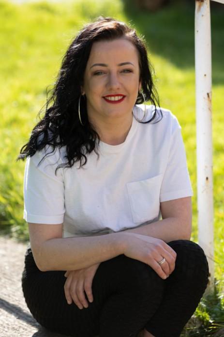 综合外媒报道,来自英国的kaylie williams,她在10年前和朋友去度假时