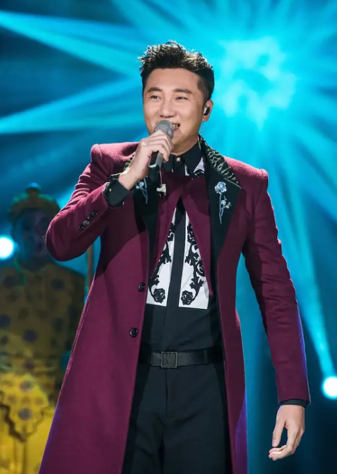 40岁关喆响应号召,和葡萄牙老婆三胎得女,却担心养娃压力大