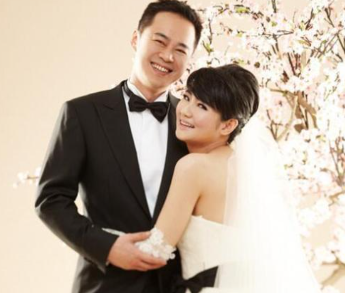 selina回应与小7岁男友交往原因公开两人约会细节激动落泪