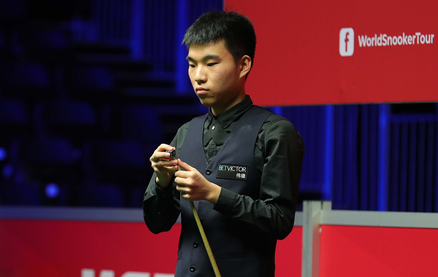 34范争一手握2个赛点遭绝杀失误后主动认输首轮爆冷出局