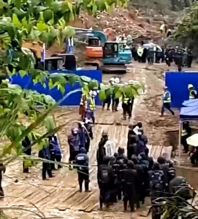 MU5735搜救现场 家属喊接你回家 他和哥嫂姐夫一家四口回不来了休闲区蓝鸢梦想 - Www.slyday.coM