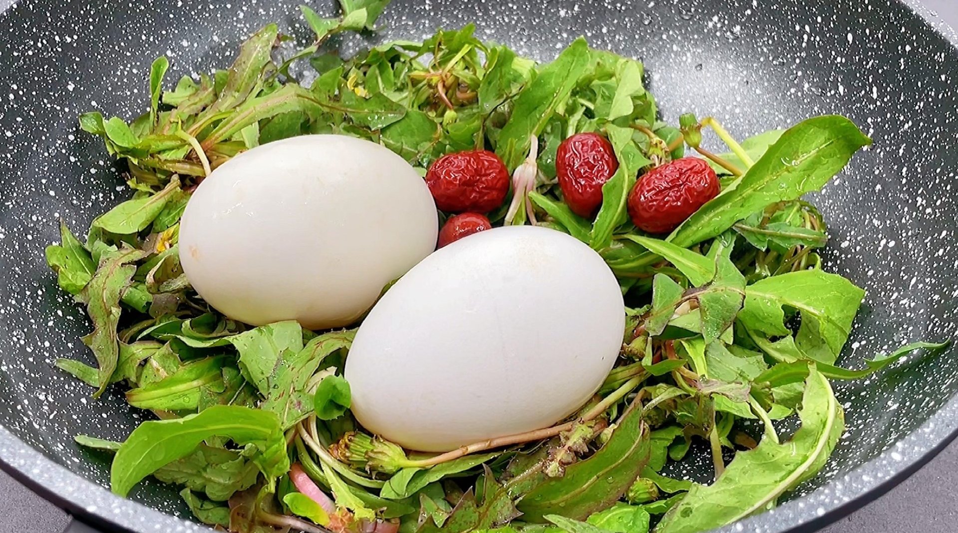 蒲公英煮鹅蛋没想到作用这么厉害省钱又实用我才知道美食新势力大赛