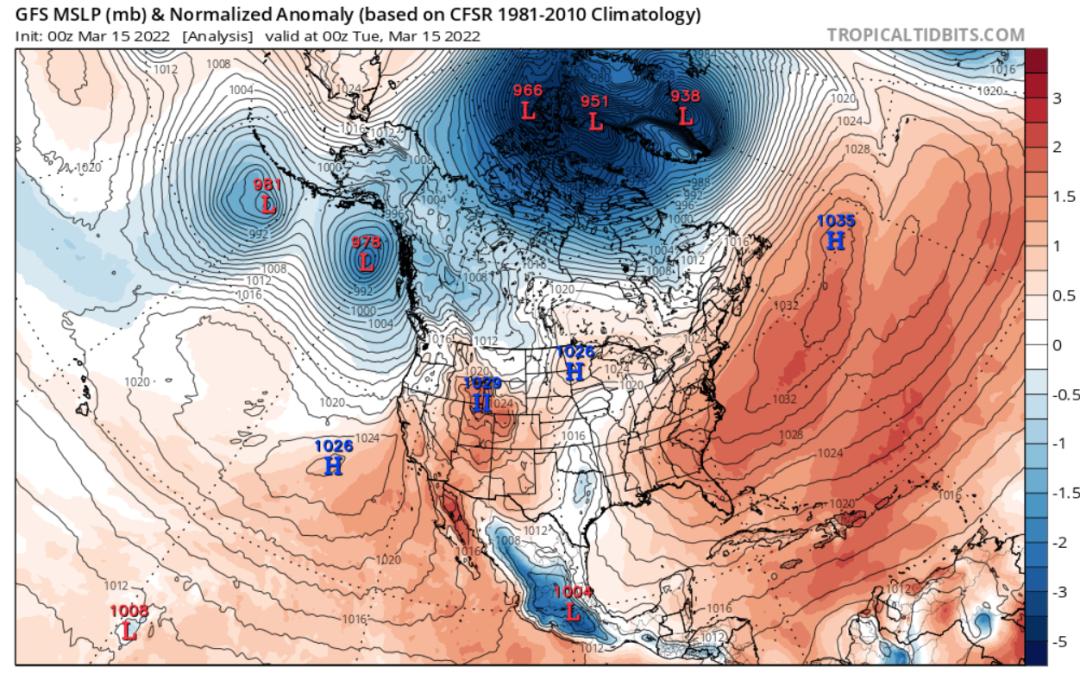 北美地区3月15日地面天气图,可以看到上方的三个气旋一字排开,最右侧