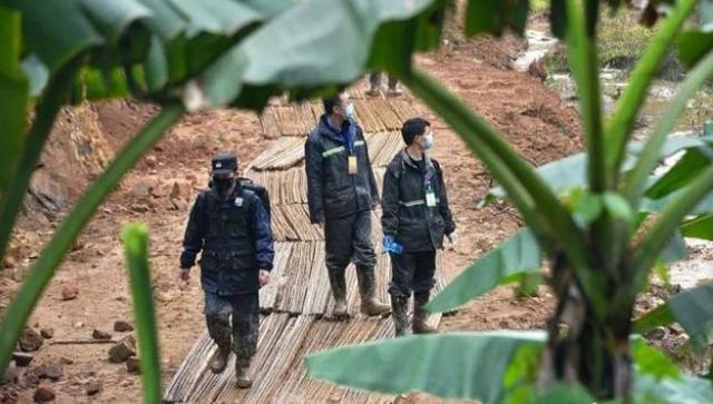 看得心都碎了！东航MU5735家属带走现场一罐泥土休闲区蓝鸢梦想 - Www.slyday.coM