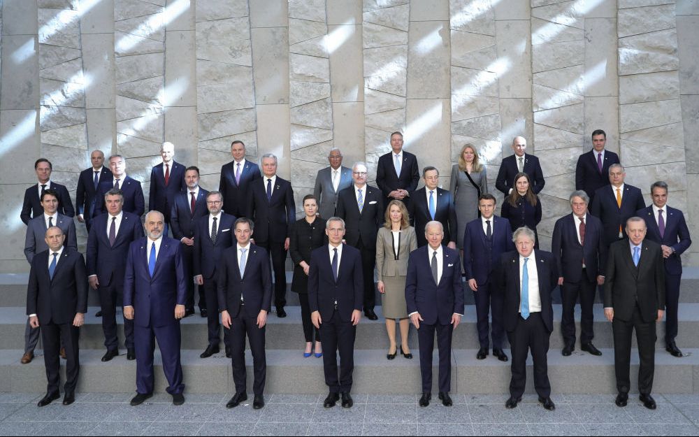 新闻8点见丨东航坠机现场搜救第五天 发现遗物101件、指纹检材18份休闲区蓝鸢梦想 - Www.slyday.coM