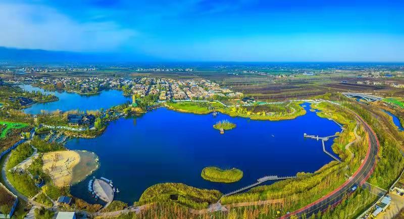 图为生态治理后的西安渼陂湖.陕西省水利信息宣传教育中心供图