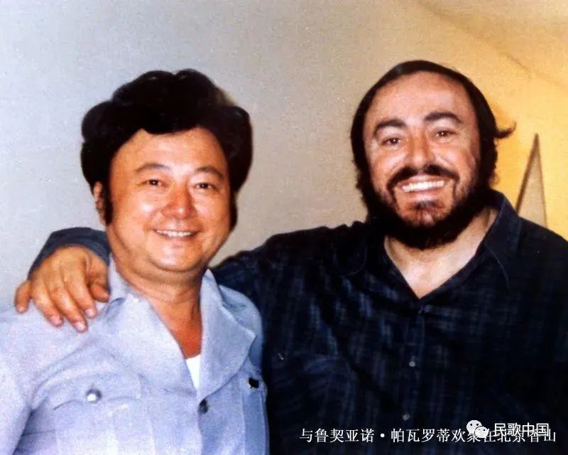 与帕瓦罗蒂昔日合照曝光!92岁歌唱家胡松华现场唱响《我的太阳》__财经头条