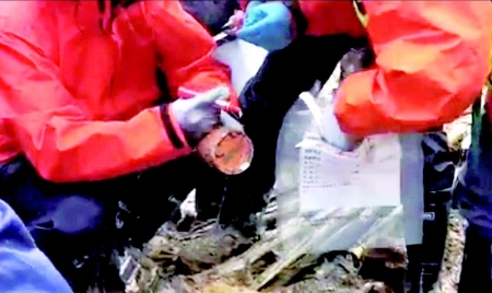 MU5735救援现场发现遗体残骸休闲区蓝鸢梦想 - Www.slyday.coM