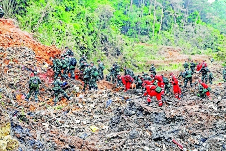 MU5735救援现场发现遗体残骸休闲区蓝鸢梦想 - Www.slyday.coM