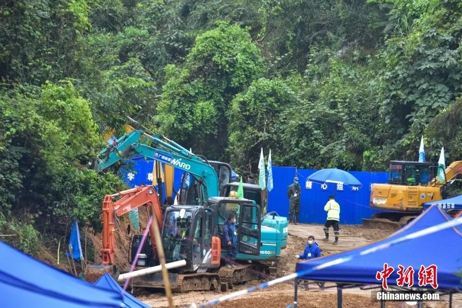 目前还未找到第二部黑匣子！家属带走现场一罐泥土...看的心都碎了！休闲区蓝鸢梦想 - Www.slyday.coM