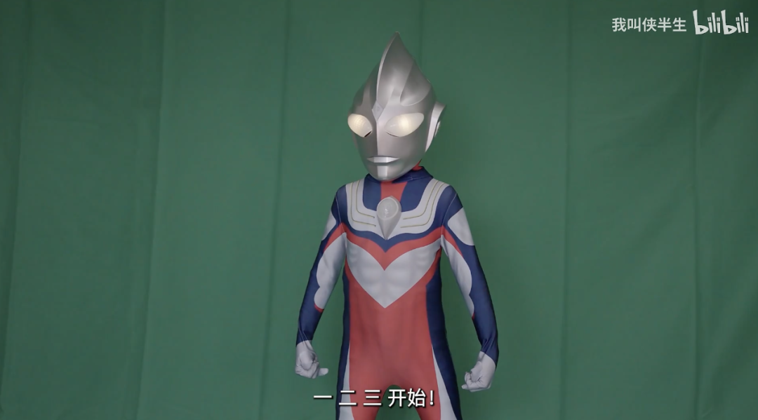 头套和身体比例不太协调,最终诞生了一个大头儿子版迪迦