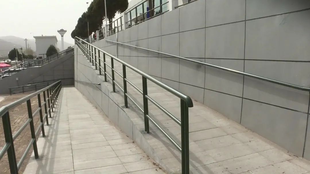 日前,子长火车站残疾人无障碍通道建设项目正式投入使用,标志着我市