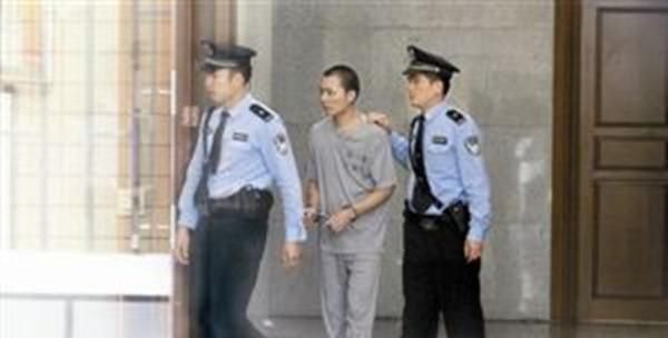 回顾深圳杀人犯杨飞:奸杀自己的妻子和女儿,藏尸于冰柜休闲区蓝鸢梦想 - Www.slyday.coM 回顾深圳杀人犯杨飞:奸杀自己的妻子和女儿,藏尸于冰柜休闲区蓝鸢梦想 - Www.slyday.coM