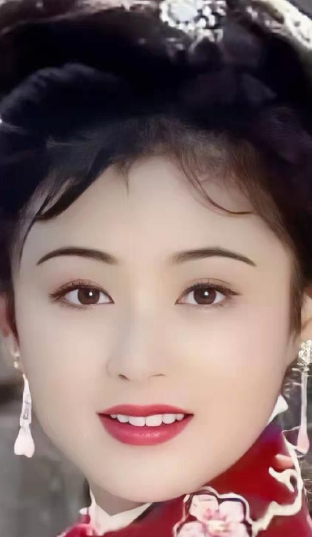 她曾是大陆第一美人虽已淡出娱乐圈可她的美貌却影响至今