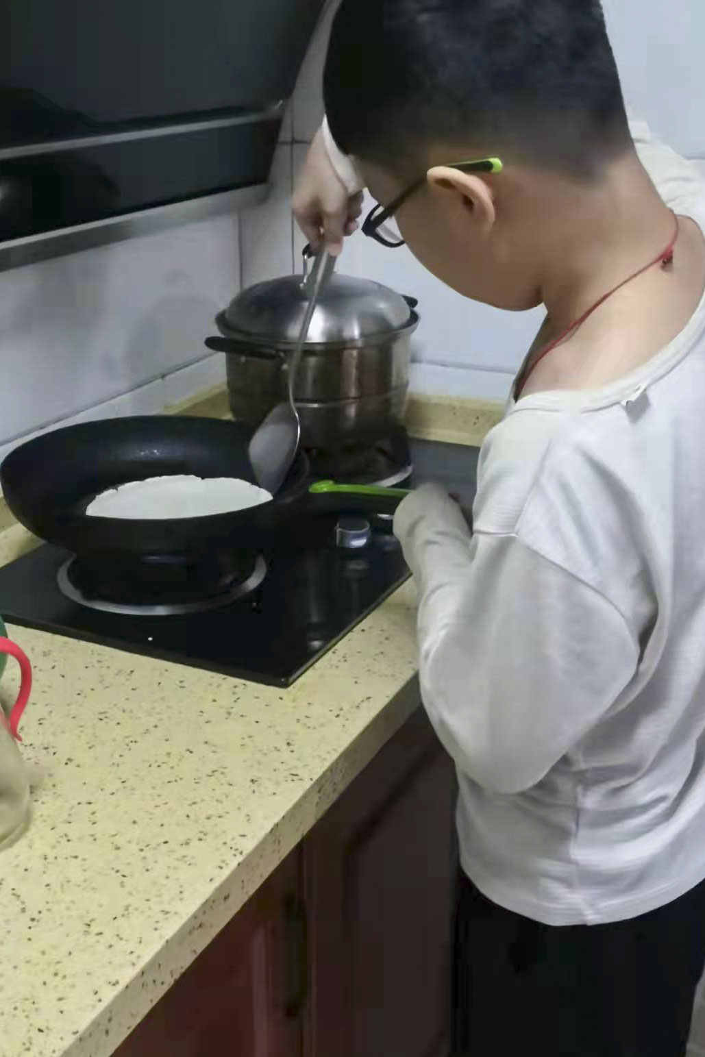 女子患重症花光家中积蓄,12岁男孩偷走房产证:我要卖房救妈妈休闲区蓝鸢梦想 - Www.slyday.coM 女子患重症花光家中积蓄,12岁男孩偷走房产证:我要卖房救妈妈休闲区蓝鸢梦想 - Www.slyday.coM