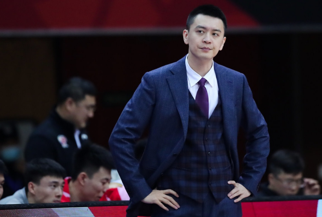 杨鸣无缘cba最佳教练正式做出了回应配图很有深意