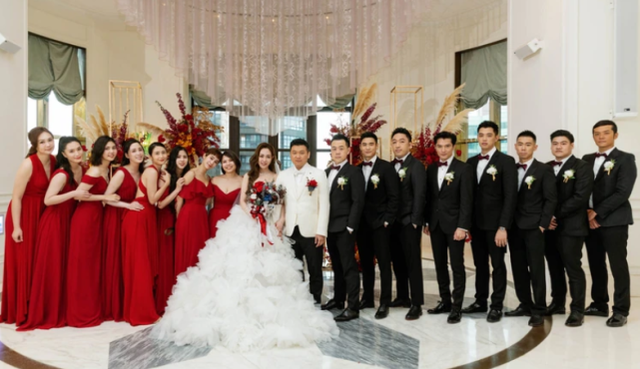 邱泽许玮甯结婚后首同框参加婚宴沿桌敬酒提前预习婚礼