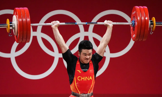 抓举、挺举有何区别?前者要一气呵成,后者挖掘最大潜力|杠铃|抓举|挺举_新浪新闻