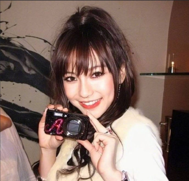 baby旧照曝光超唯美眼神清澈笑容甜美俏皮可爱似初恋