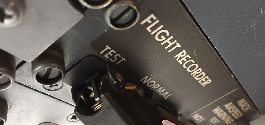 东航MU5735坠机：黑匣子有信号发射器，为何第二个还找不到？休闲区蓝鸢梦想 - Www.slyday.coM