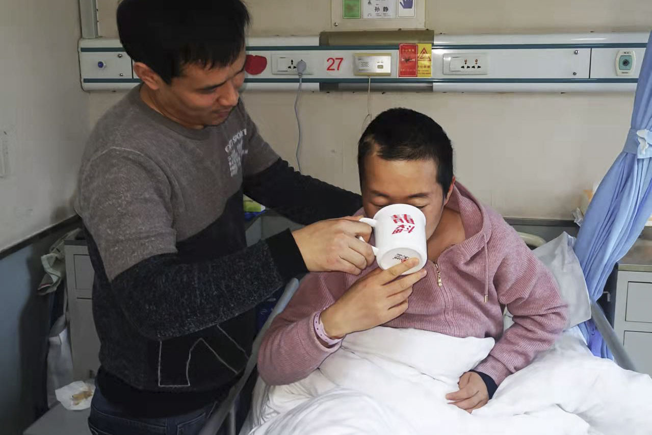 女子患重症花光家中积蓄,12岁男孩偷走房产证:我要卖房救妈妈休闲区蓝鸢梦想 - Www.slyday.coM 女子患重症花光家中积蓄,12岁男孩偷走房产证:我要卖房救妈妈休闲区蓝鸢梦想 - Www.slyday.coM