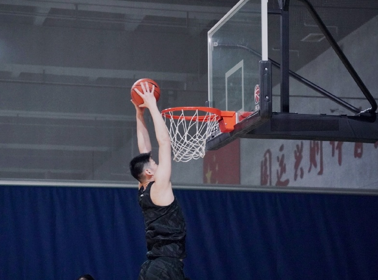 广厦更新训练孙铭徽搞怪赵岩昊沉思许可比耶双外特训投篮