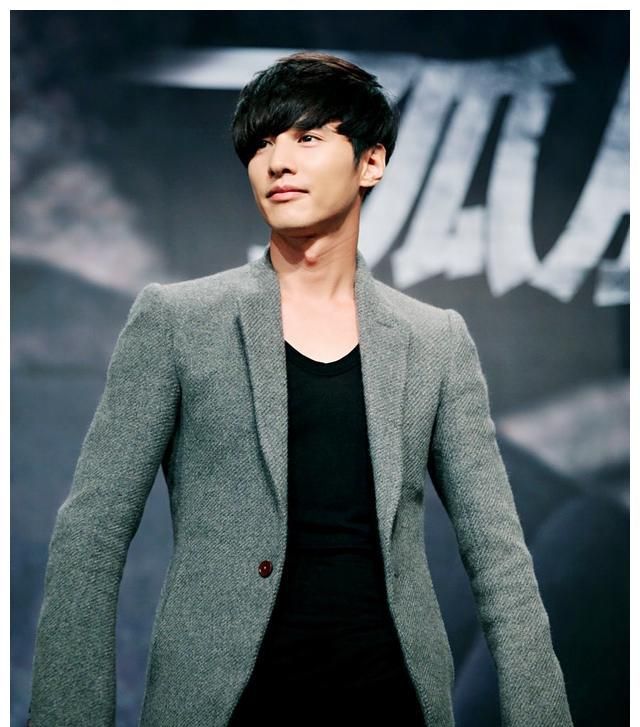 44岁韩星元斌近状曝光颜值如初身材好已有12年无新作上映