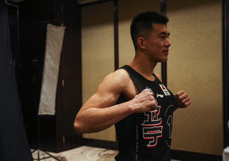 艾伦 赵继伟自信秀球衣,金金憋笑,大韩憨厚|韩德君|张镇麟|定妆_新浪