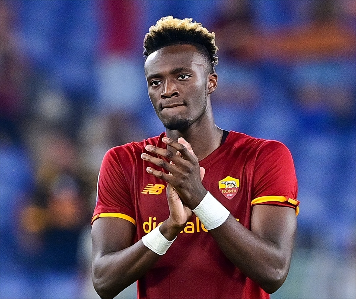 曼联阿森纳争抢亚伯拉罕罗马有意贝斯基罗马中场或迎来大换血