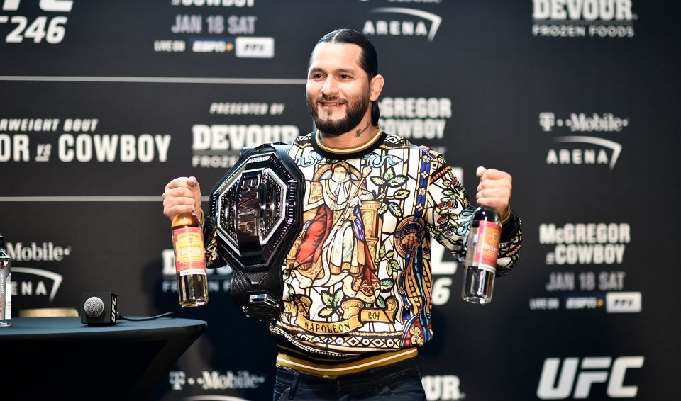 在北京时间3月6日ufc的比赛中,马斯维达尔和考文顿展开激战,两人鏖战