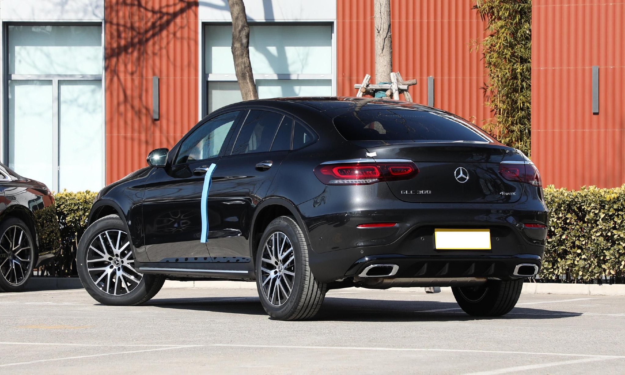 奔驰glc轿跑进口中型suv外观很个性搭载20t发动机